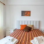Apartment T2 Varanda Do Mar